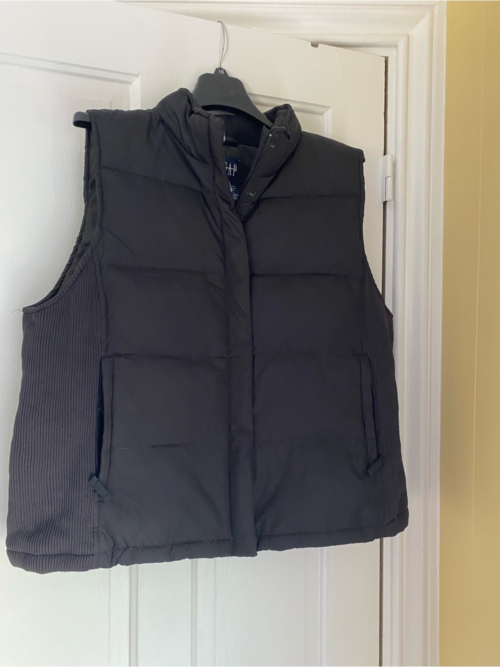 GAP 1990s Black Quilted Puffer Vest